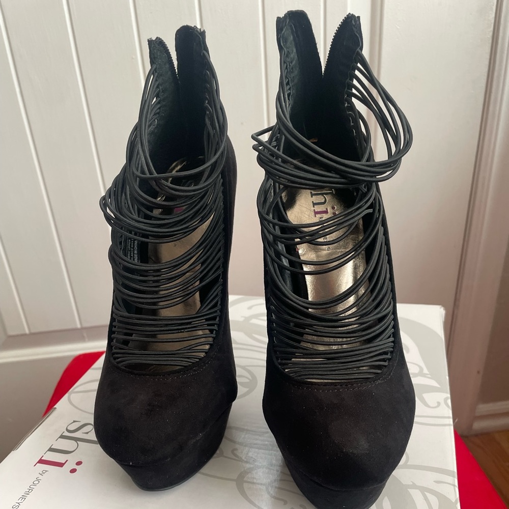 Bleach heel with platform